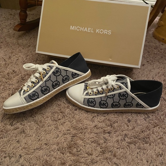 BRAND NEW with Box- MICHAEL KORS SHOES - Picture 6 of 7